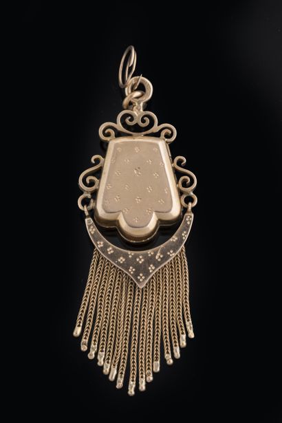 Yellow gold (750 thousandths) medallion pendant...