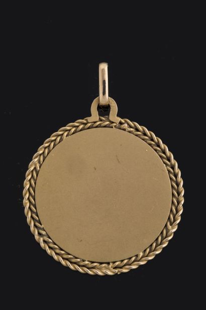 Médaille profil de vierge dans un entourage...
