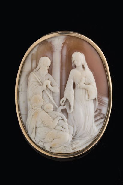 Large oval brooch set with a shell cameo...