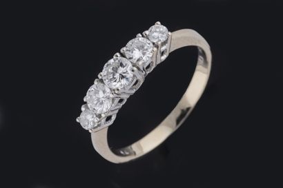 White gold (750 thousandths) garter-style...