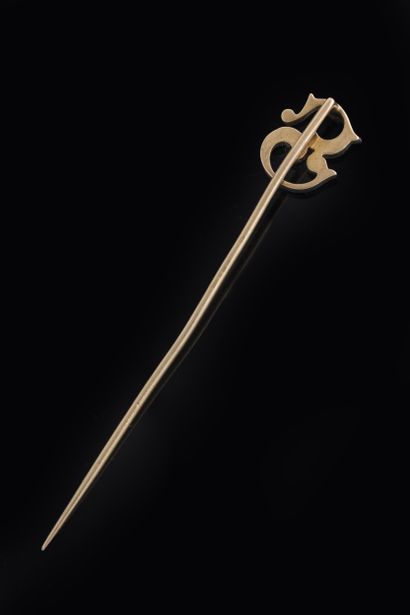 Monogrammed tie pin in platinum (850 thousandths)...