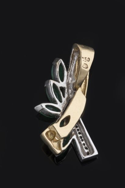 Pendentif à 5 émeraudes navettes et lignée...