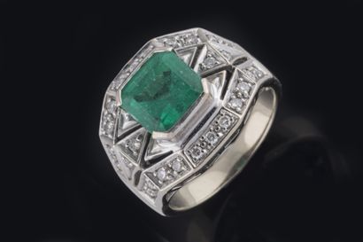 Square cut emerald ring in white gold (750...