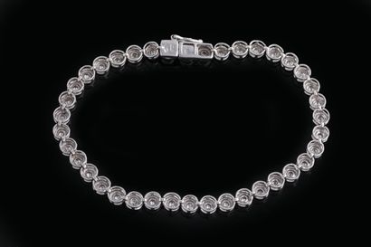 Bracelet « tennis ou rivière » serti de diamants...