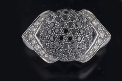 Ring centered on a ball of black diamonds...
