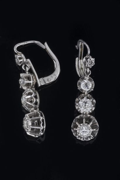 Pair of earrings in white gold (750 thousandths)...