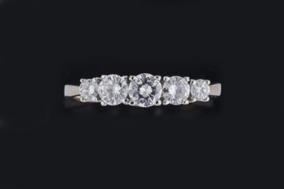 White gold (750 thousandths) garter-style...