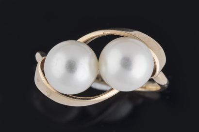 Ring with two white cultured pearls, approx....