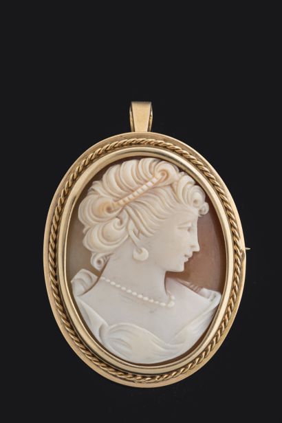 Yellow gold (750 thousandths) shell cameo...