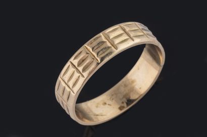 Ring in gold (750 thousandths) with striated...