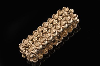Large yellow gold (750 thousandths) scroll...