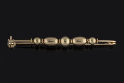 Nurse brooch with yellow gold (750 thousandths)...