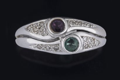 Bague jonc ornée d’une émeraude et d’un rubis...