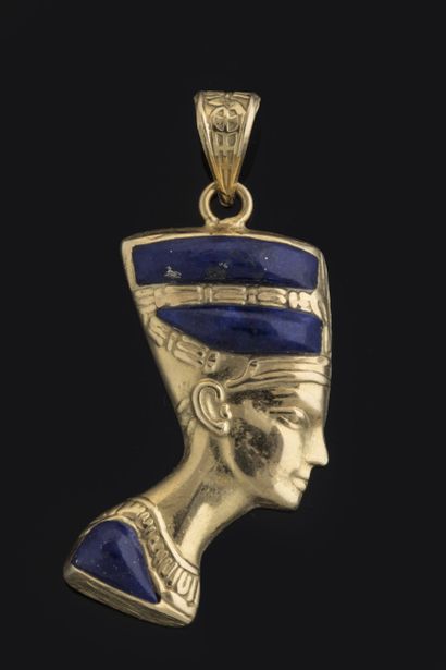 Nefertiti profile pendant set with tinted...