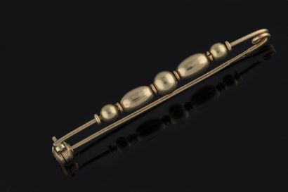 Nurse brooch with yellow gold (750 thousandths)...