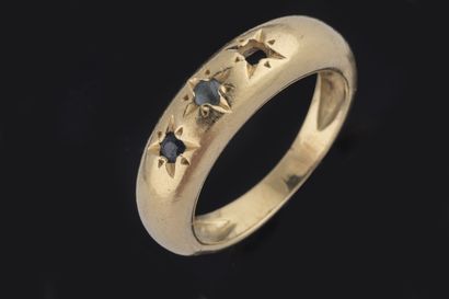 Yellow gold (750 thousandths) band ring set...