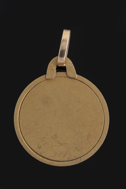 Round medal Christ profile in yellow gold...