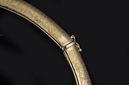 Yellow gold (750 thousandths) wide cable...