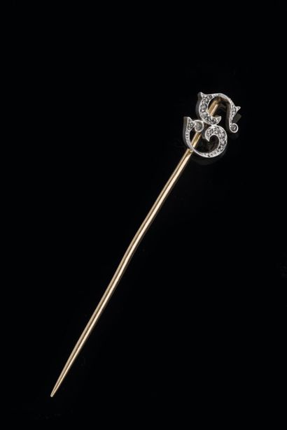 Monogrammed tie pin in platinum (850 thousandths)...