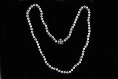 Necklace adorned with 93 white cultured pearls,...