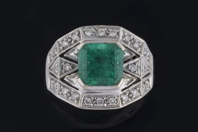 Square cut emerald ring in white gold (750...
