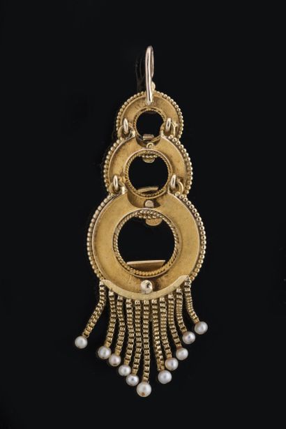 Yellow gold (750 thousandths) pendant decorated...