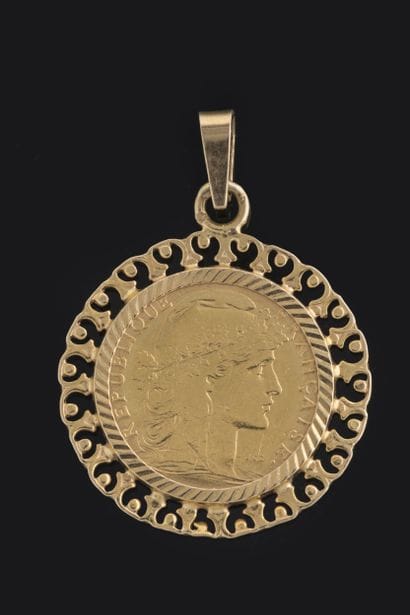 Pendant set with a 10-franc gold coin in...
