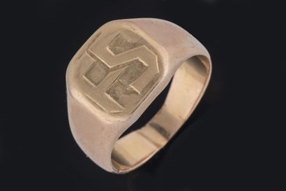 FS signet ring in yellow gold (750 thousandths)....