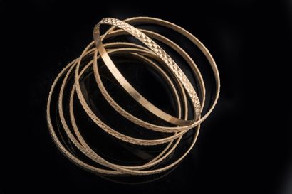 6 yellow gold (750 thousandths) diamond-decorated...
