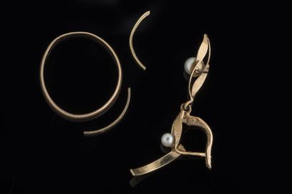 Lot of accidental jewelry in yellow gold...