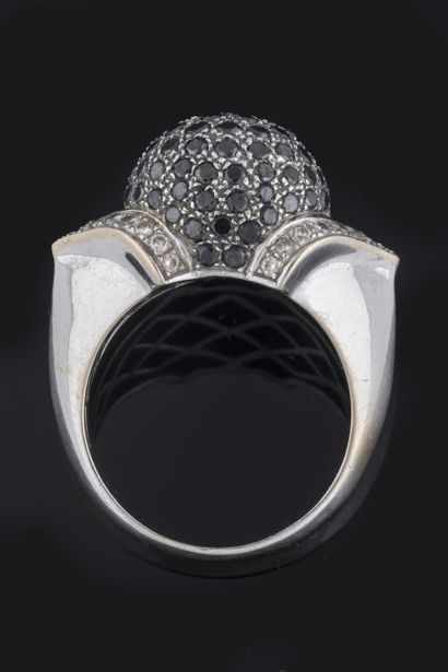 Ring centered on a ball of black diamonds...