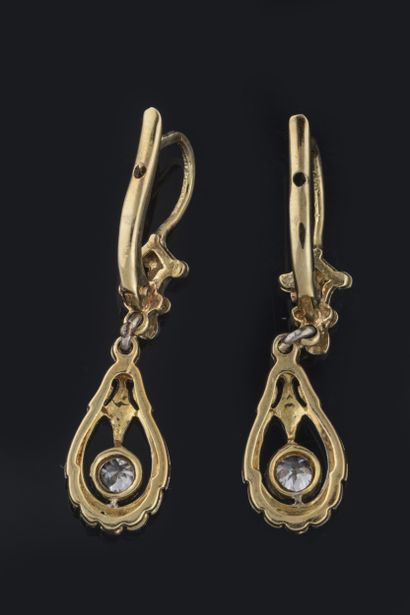Pair of earrings supporting a drop-shaped...