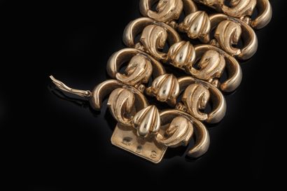 Large yellow gold (750 thousandths) scroll...