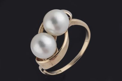 Ring with two white cultured pearls, approx....