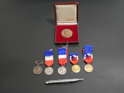 4 Labour medals, 1 Michelin medal, 1 colonial...