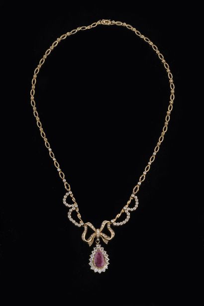 Drapery necklace set with brilliant-cut diamonds...