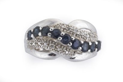 Bague jonc en or gris (750 millièmes) centrée...