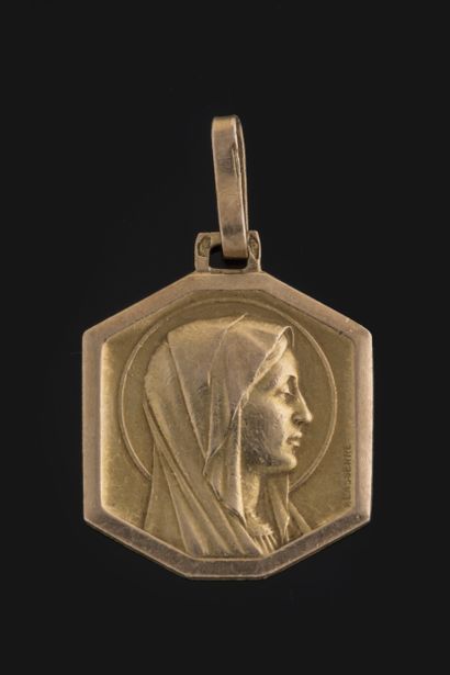 Médaille octogonale profil de vierge au voile...