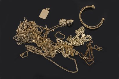 Lot of costume jewelry in gold metal: necklaces,...
