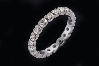 Wedding band ring in white gold (750 thousandths)...