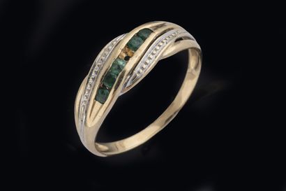 Yellow gold (750 thousandths) two-tone ring...
