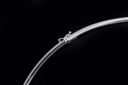 Collier câble en or gris (750 millièmes)....