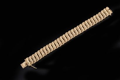 American curb chain bracelet in yellow gold...