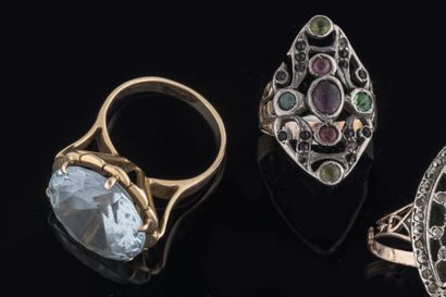Lot of four accidental rings set with missing...