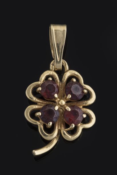 Yellow gold (750 thousandths) clover pendant...
