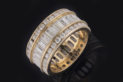Large wedding band in yellow gold (750 thousandths)...