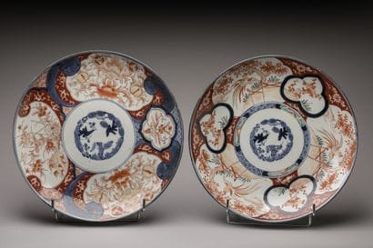CHINA late 19th century
Two Imari porcelain...