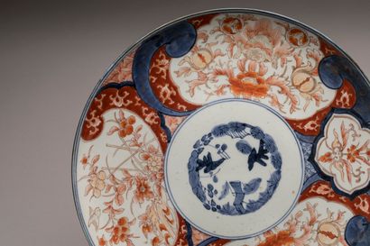 CHINA late 19th century
Two Imari porcelain...