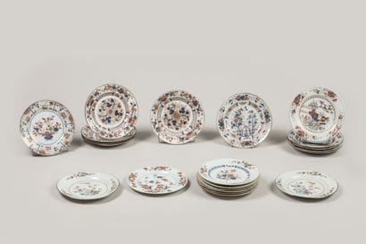 CHINA 18th century 
Set of nineteen porcelain...