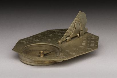 BUTTERFIELD A PARIS
Pocket sundial forming...
